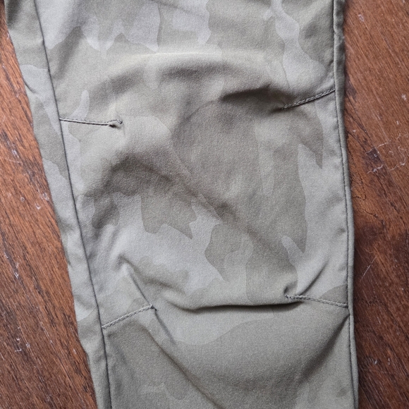 Prana Women's Halle Jogger II in Sage Camo Size 4R - Picture 7 of 16